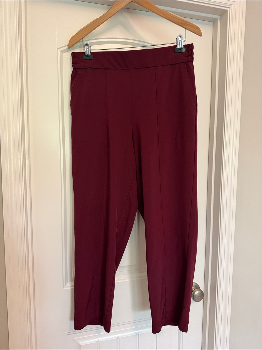 Women's Pull-On Tailored Pants in Burgundy